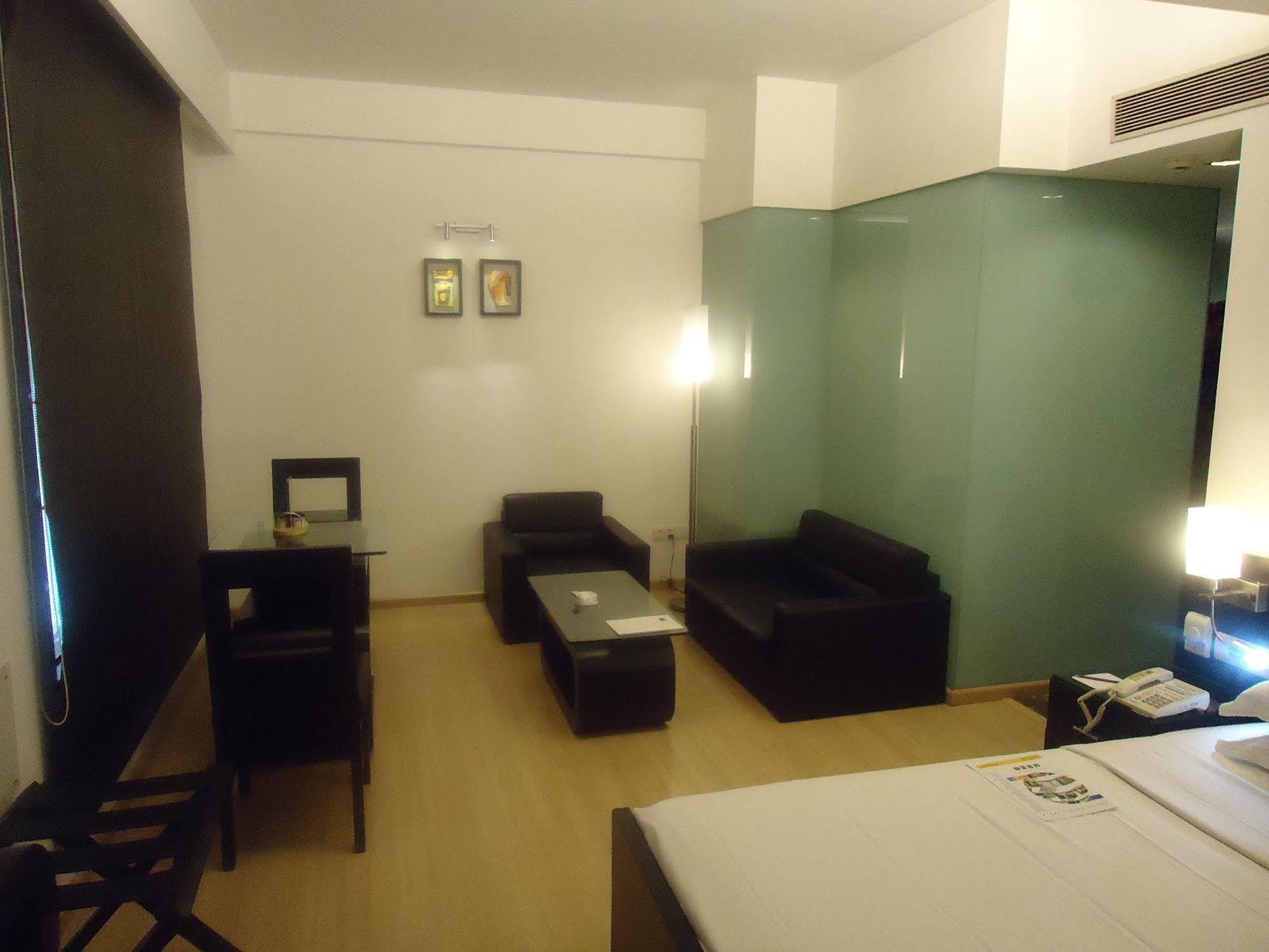 Comfort Inn Sunset Ahmedabad Exterior foto
